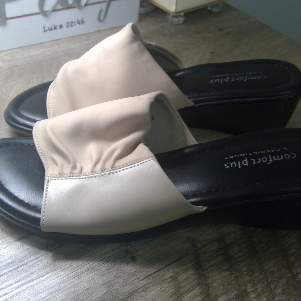 Comfort Plus Slip on low heel Size7 W